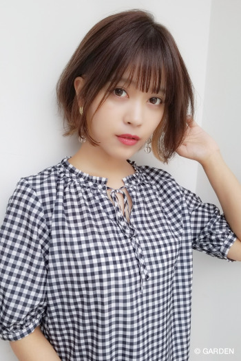 チラ見せインナーカラーに耳かけ小顔ショートボブ Garden Hair Catalog 原宿 表参道 銀座 美容室 ヘアサロン ガーデン
