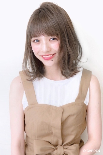 Neutral 吉田伊織 小顔前下がり切りっぱなしミディアム Garden Hair Catalog 原宿 表参道 銀座 美容室 ヘアサロン ガーデン