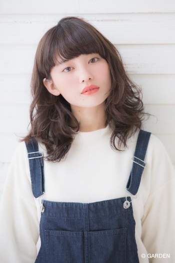 ２０１６おすすめ 重軽レイヤー 厚めバングでおしゃれカジュアル Garden Hair Catalog 原宿 表参道 銀座 美容室 ヘアサロン ガーデン